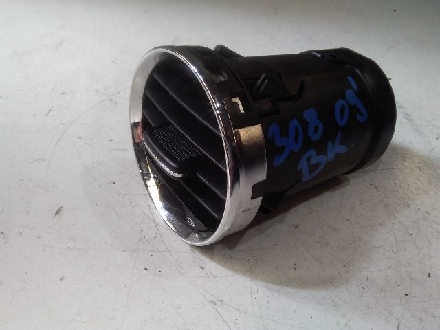 bontott PEUGEOT 308 Középső Bal Szellőző