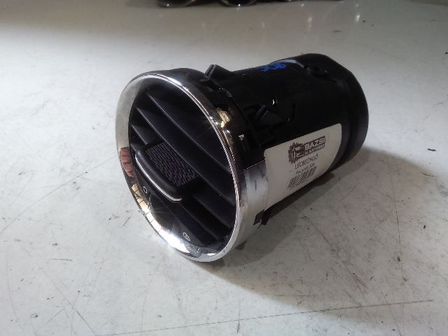 bontott PEUGEOT 308 Középső Jobb Szellőző