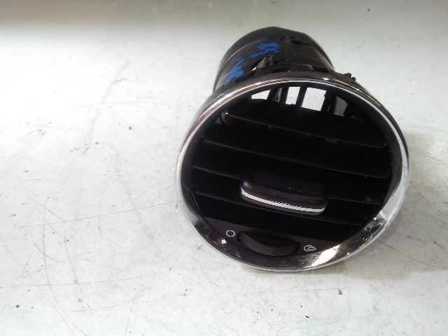 bontott PEUGEOT 308 Középső Jobb Szellőző