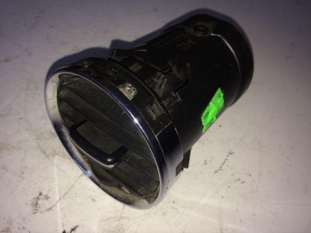 bontott PEUGEOT 308 Középső Szellőző