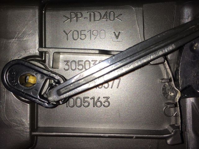 bontott PEUGEOT 308 Középső Szellőző