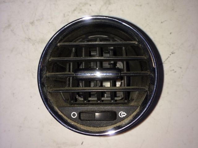 bontott PEUGEOT 308 Középső Szellőző