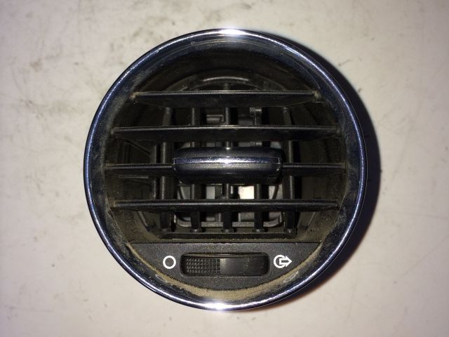 bontott PEUGEOT 308 Középső Szellőző