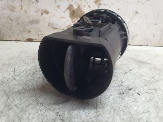 bontott PEUGEOT 308 Középső Szellőző