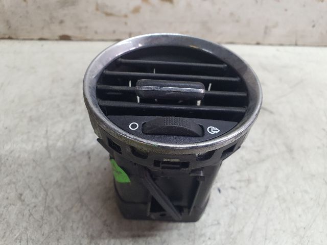 bontott PEUGEOT 308 Középső Szellőző