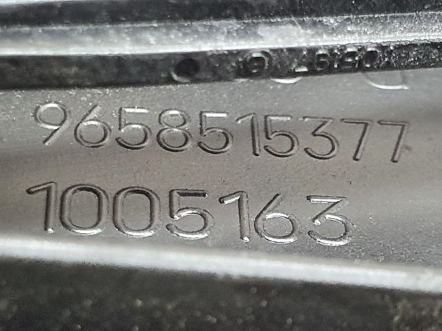 bontott PEUGEOT 308 Középső Szellőző