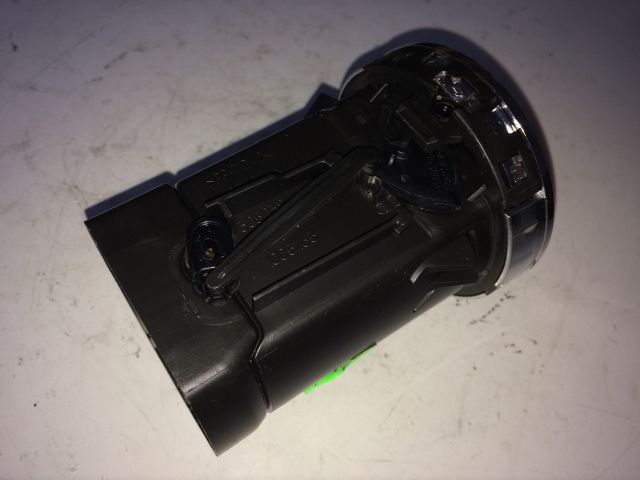 bontott PEUGEOT 308 Középső Szellőző