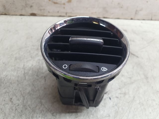 bontott PEUGEOT 308 Középső Szellőző