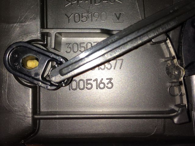 bontott PEUGEOT 308 Középső Szellőző