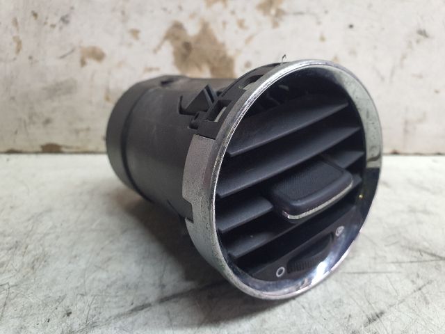 bontott PEUGEOT 308 Középső Szellőző