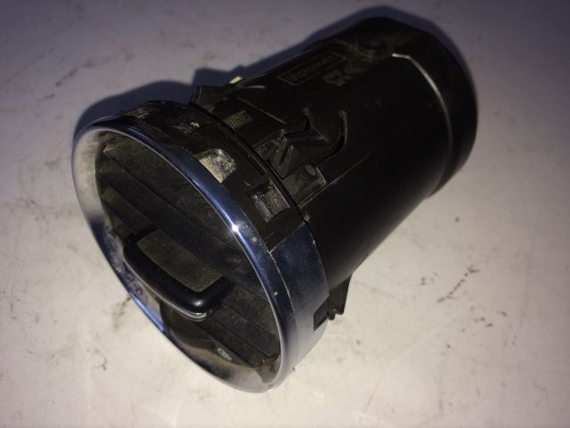 bontott PEUGEOT 308 Középső Szellőző