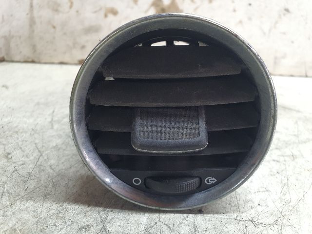 bontott PEUGEOT 308 Középső Szellőző