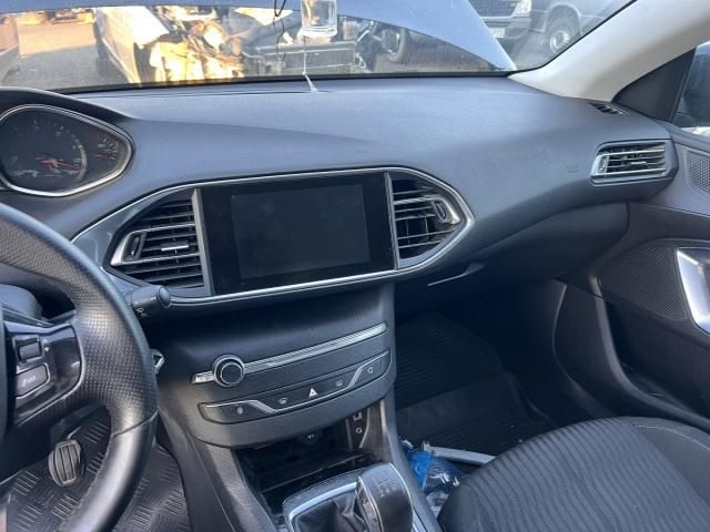 bontott PEUGEOT 308 Műszerfal Héj