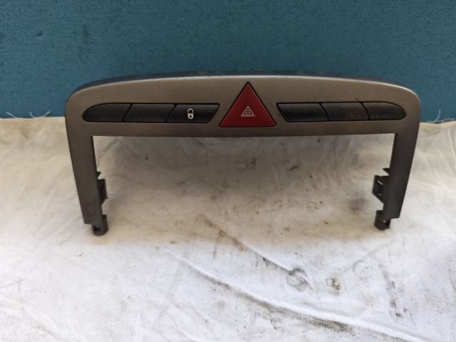 bontott PEUGEOT 308 Vészvillogó Kapcsoló