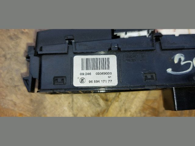 bontott PEUGEOT 308 Vészvillogó Kapcsoló