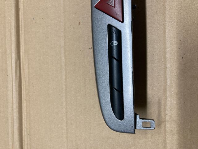 bontott PEUGEOT 308 Vészvillogó Kapcsoló