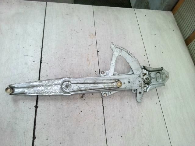 bontott PEUGEOT 309 Bal hátsó Ablakemelő Szerkezet (Mechanikus)