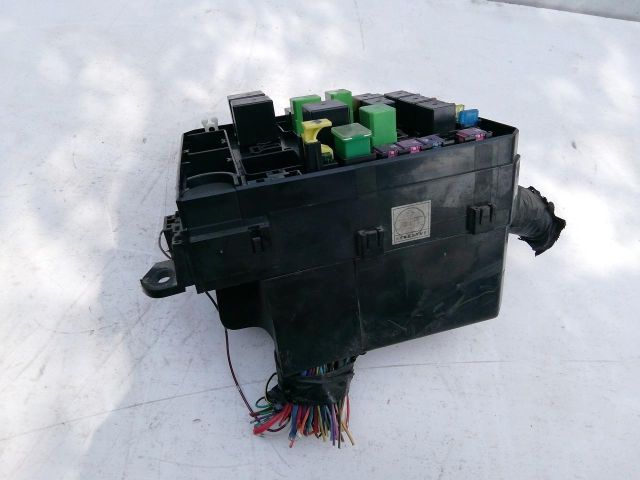 bontott PEUGEOT 4007 Biztosítéktábla Motortér