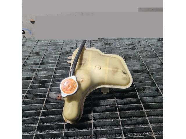 bontott PEUGEOT 4007 Kiegyenlítő Tartály