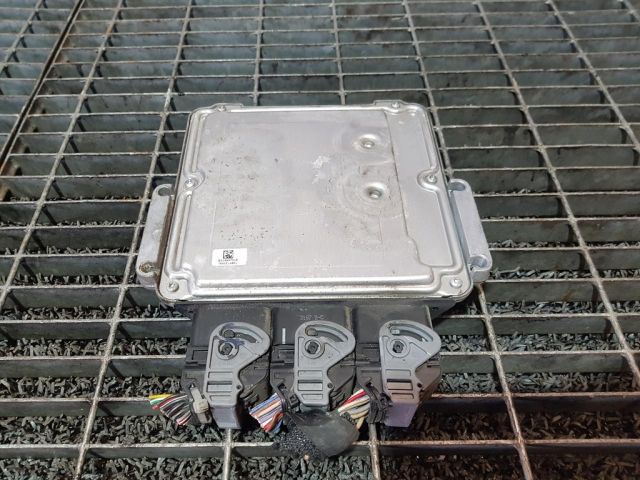 bontott PEUGEOT 4007 Motorvezérlő