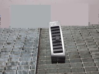 bontott PEUGEOT 4007 Bal Szellőző