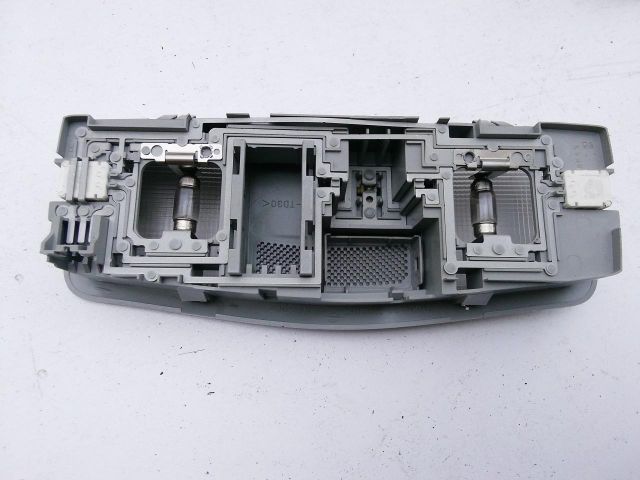 bontott PEUGEOT 4007 Beltér Világítás Első