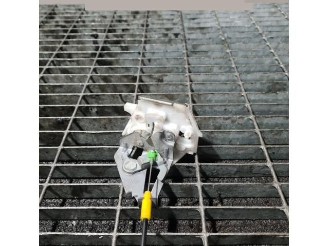 bontott PEUGEOT 4007 Csomagtérajtó Zárszerkezet