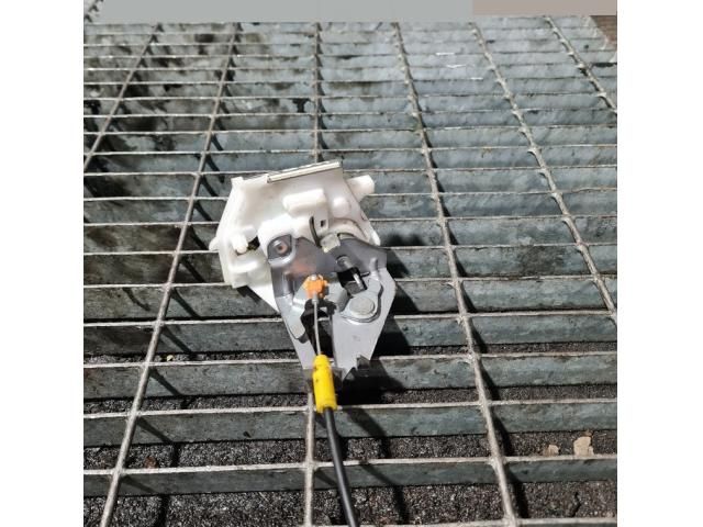 bontott PEUGEOT 4007 Csomagtérajtó Zárszerkezet