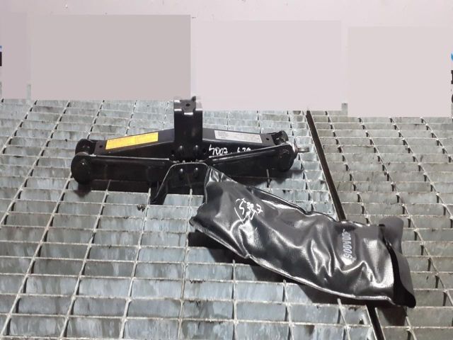 bontott PEUGEOT 4007 Emelő