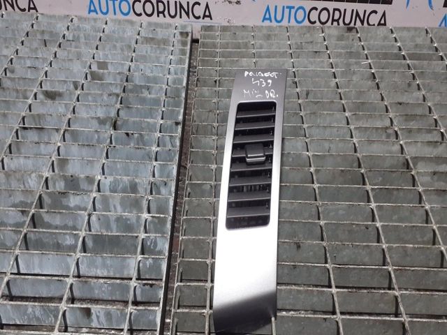 bontott PEUGEOT 4007 Középső Szellőző
