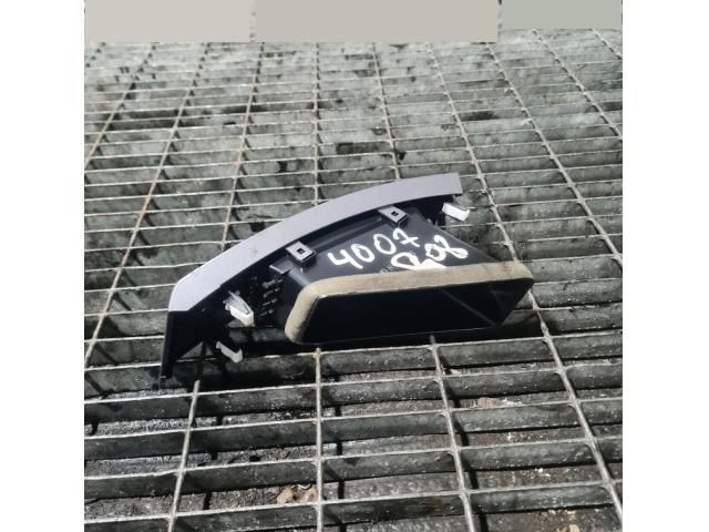 bontott PEUGEOT 4007 Középső Szellőző