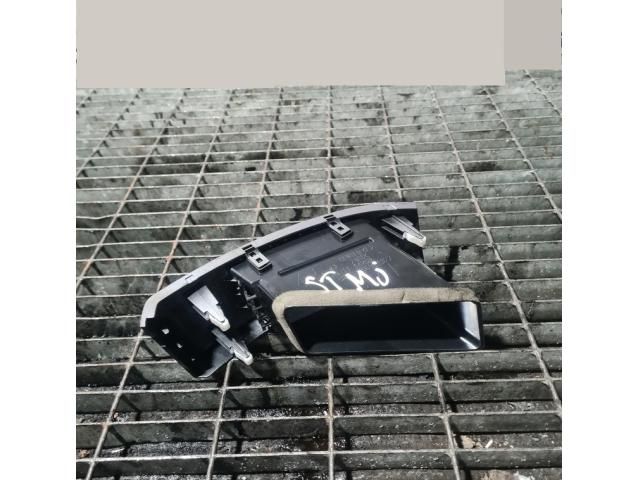 bontott PEUGEOT 4007 Középső Szellőző