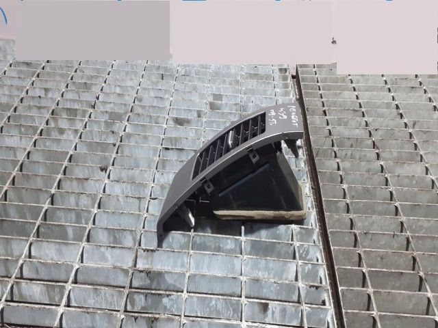 bontott PEUGEOT 4007 Középső Szellőző