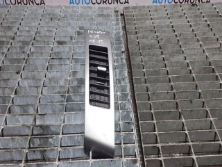 bontott PEUGEOT 4007 Középső Szellőző