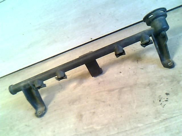 bontott PEUGEOT 405 Porlasztó Sor / Híd