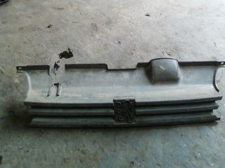 bontott PEUGEOT 405 Hűtőrács