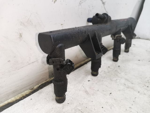 bontott PEUGEOT 406 Porlasztó Sor / Híd