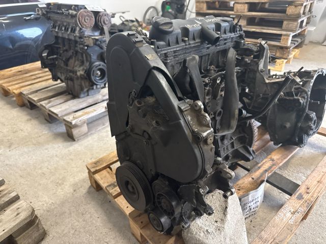 bontott PEUGEOT 406 Motor (Fűzött blokk hengerfejjel)