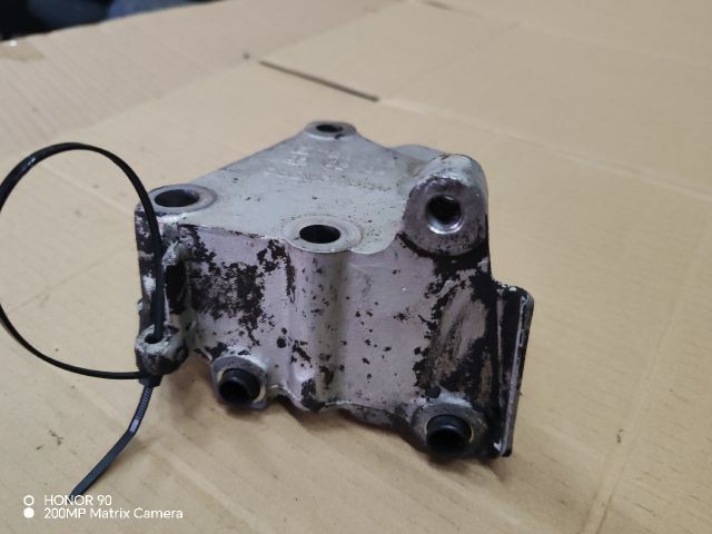 bontott PEUGEOT 406 Motor Tartó Bak (Fém)