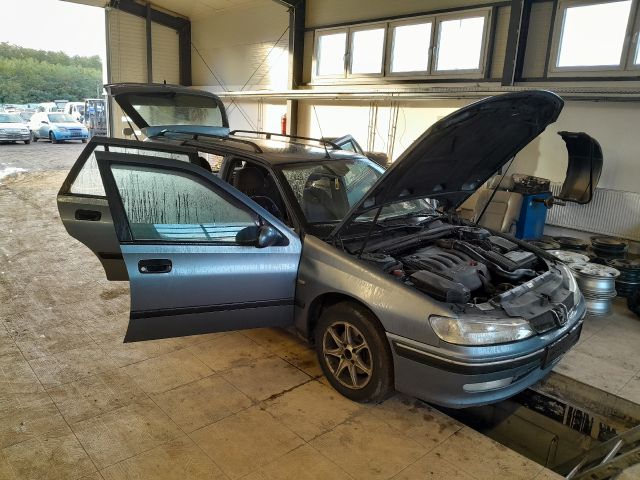 bontott PEUGEOT 406 Vízhűtő Radiátor (Nem klímás)