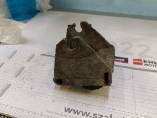 bontott PEUGEOT 406 Motor Tartó Bak (Fém)