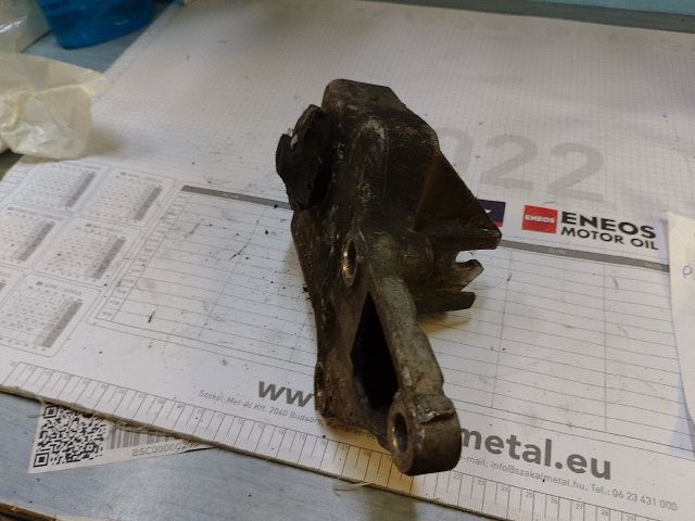 bontott PEUGEOT 406 Motor Tartó Bak (Fém)