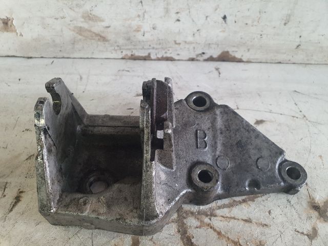 bontott PEUGEOT 406 Motor Tartó Bak (Fém)