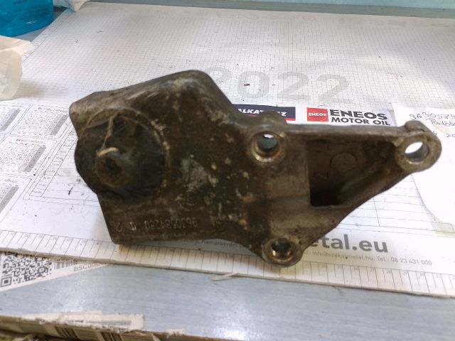 bontott PEUGEOT 406 Motor Tartó Bak (Fém)