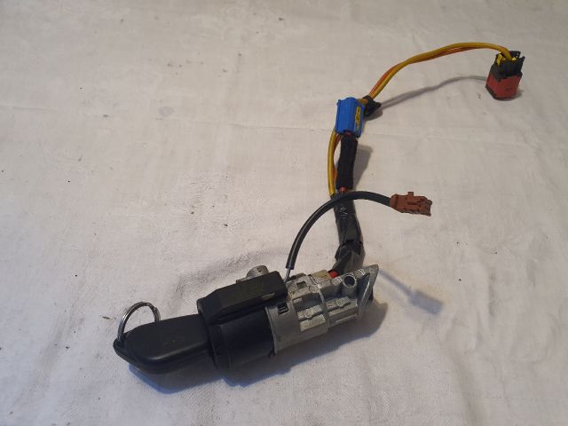 bontott PEUGEOT 406 Gyújtáskapcsoló Házzal