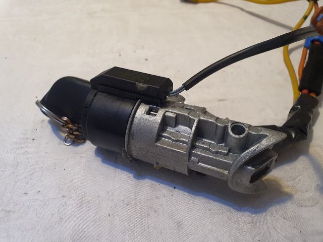 bontott PEUGEOT 406 Gyújtáskapcsoló Házzal