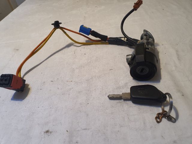 bontott PEUGEOT 406 Gyújtáskapcsoló Házzal
