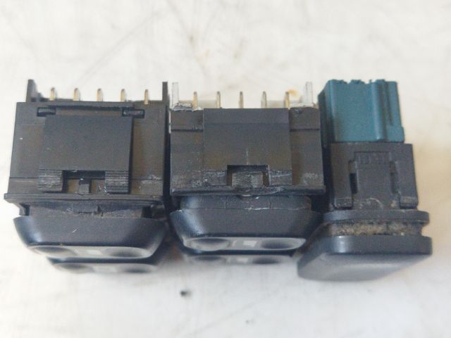 bontott PEUGEOT 406 Ablakemelő Kapcsoló Szett