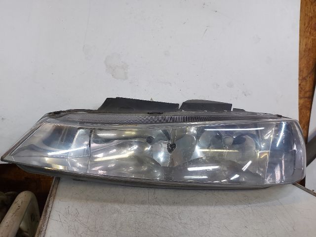 bontott PEUGEOT 406 Bal Fényszóró