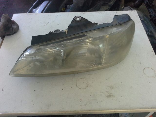 bontott PEUGEOT 406 Bal Fényszóró